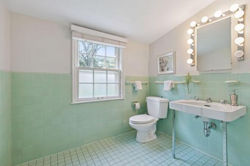 25 Woodland Road, Minneapolis, MN 55424