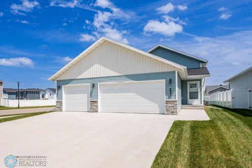 7304 27th Street S, Fargo, ND 58104