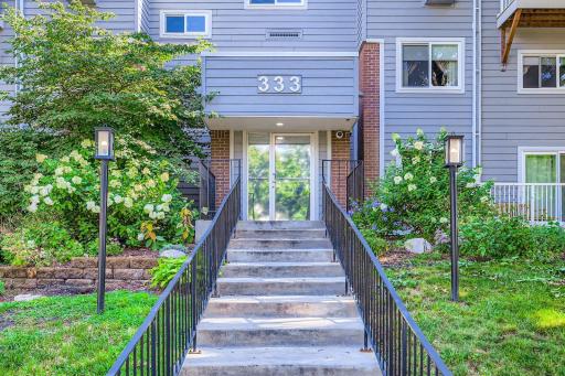 333 SE 8th St 308 - Web Quality - 001 - 04 Exterior Front Entry.jpg