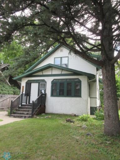 906 University Drive S, Fargo, ND 58103