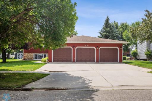 1421 15th Avenue E, West Fargo, ND 58078