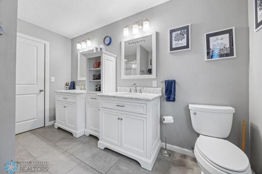 1421 15th Avenue E, West Fargo, ND 58078