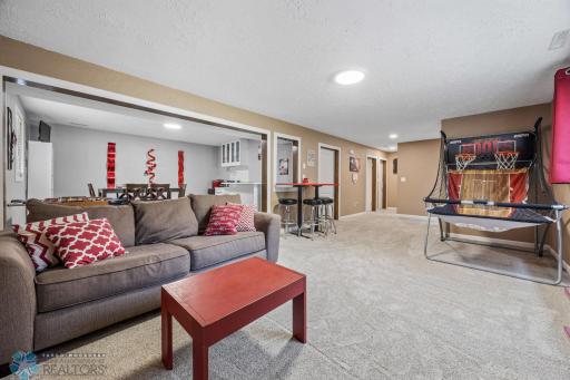 1421 15th Avenue E, West Fargo, ND 58078