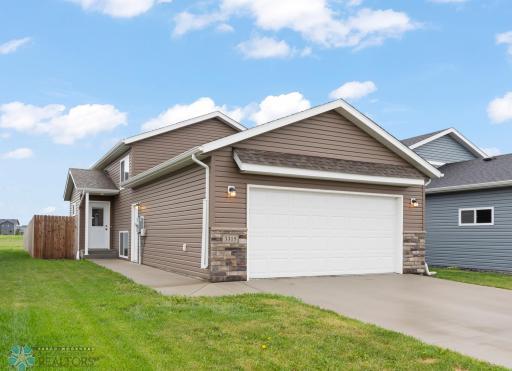 3315 Maple Leaf Loop S, Fargo, ND 58104