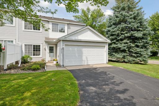 Beautiful Sought-After End-Unit Townhome at 8990 Scarlet Globe Drive, Eden Prairie