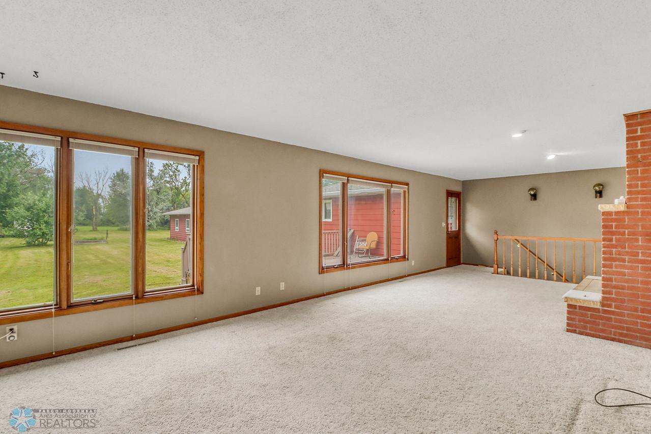 Familyroom1_3-1280.JPG