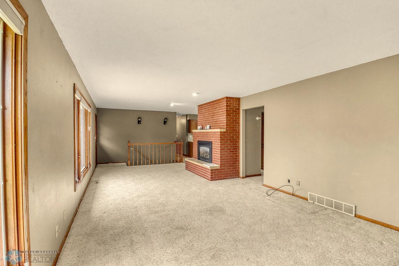 Familyroom1_2-1280.JPG