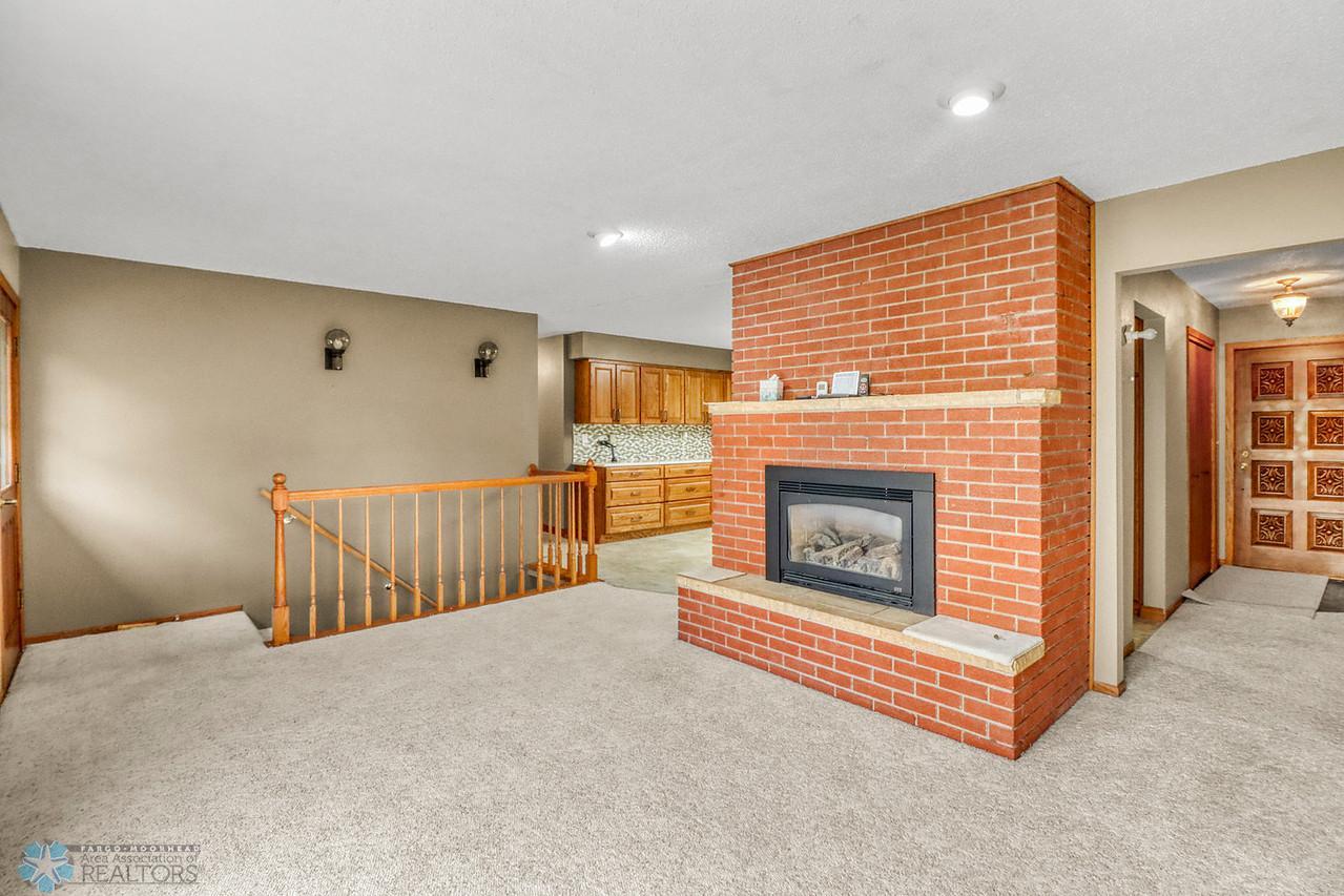 Familyroom1_1-1280.JPG