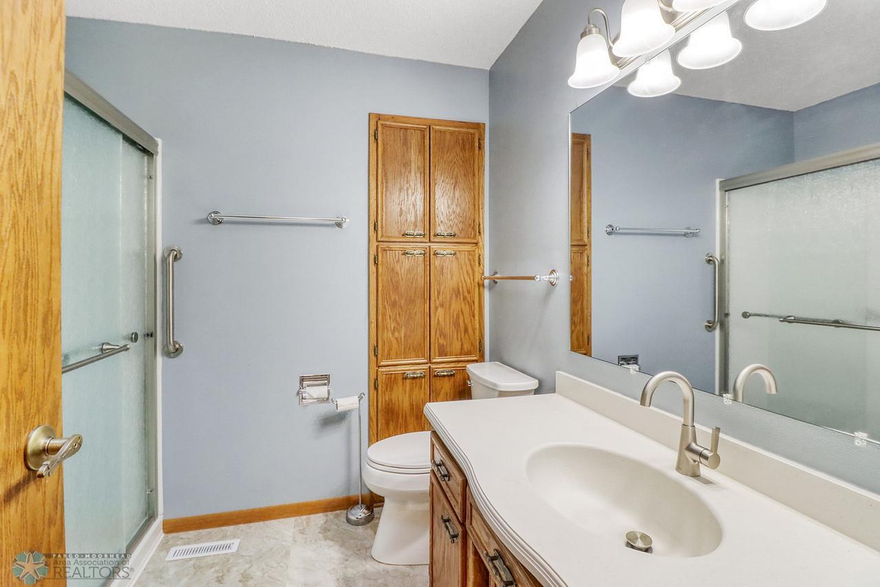 Bathroom1_1-1280.JPG
