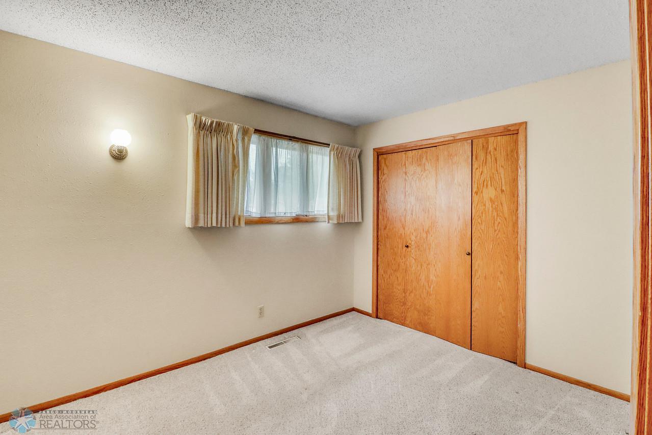 Bedroom2_1-1280.JPG