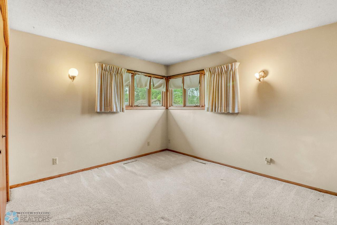 Bedroom1_1-1280.JPG