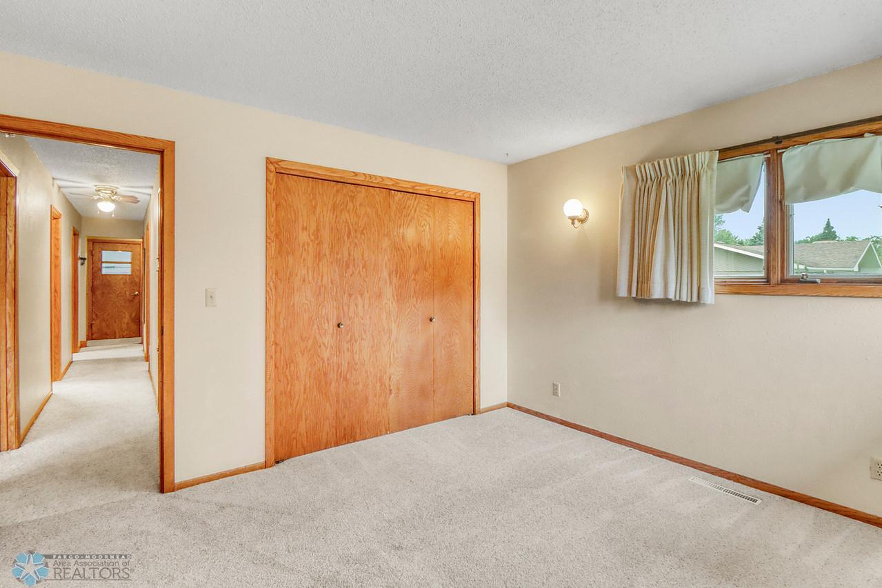 Bedroom1_2-1280.JPG