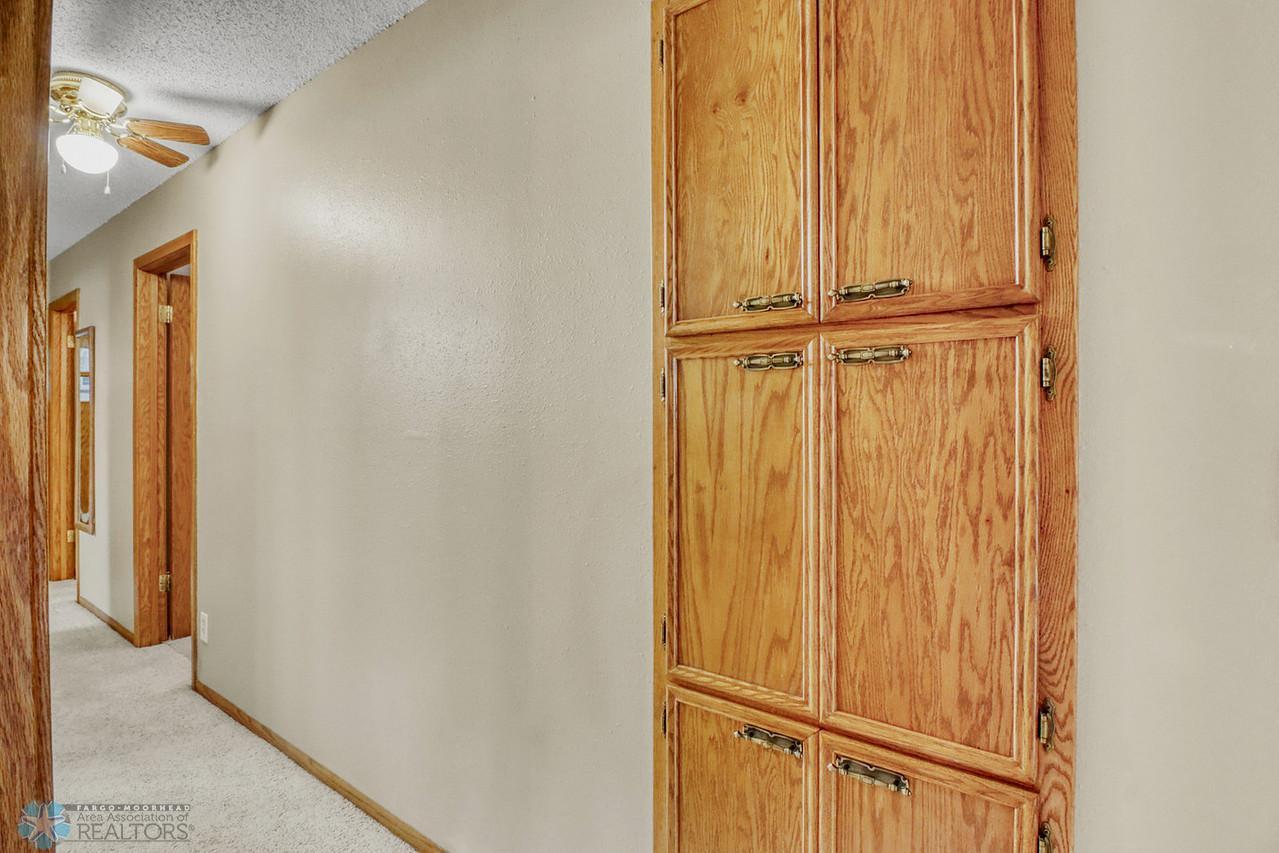 Hallway Storage1_2-1280.JPG