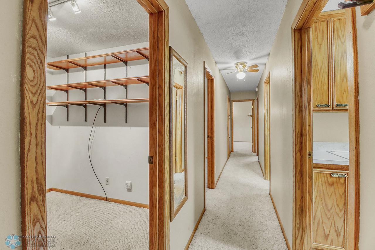 Hallway1_1-1280.JPG