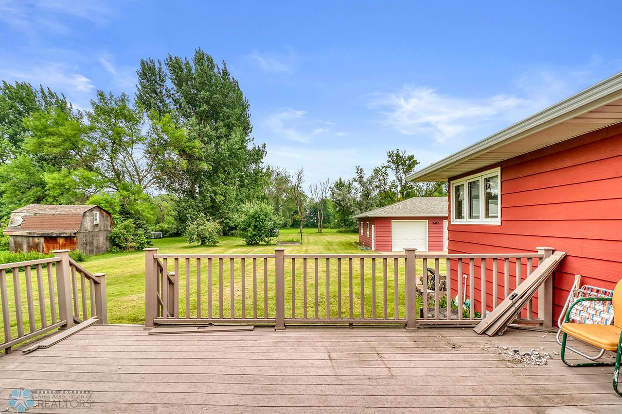 Backyard_deck1_1-1280.JPG