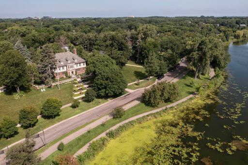 2740 W Lake Of The Isles Parkway, Minneapolis, MN 55416