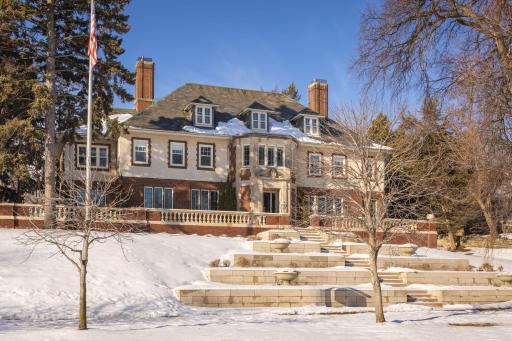 2740 W Lake Of The Isles Parkway, Minneapolis, MN 55416