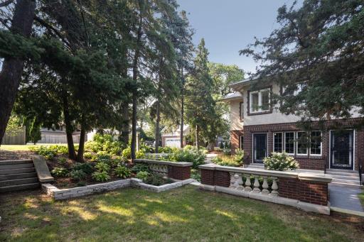 2740 W Lake Of The Isles Parkway, Minneapolis, MN 55416