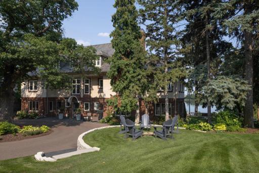 2740 W Lake Of The Isles Parkway, Minneapolis, MN 55416