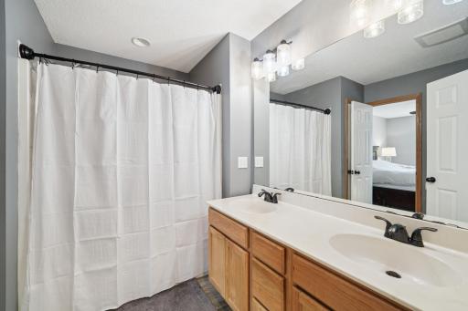 909 Heritage Trail, Jordan, MN 55352