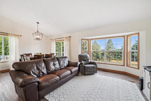909 Heritage Trail, Jordan, MN 55352