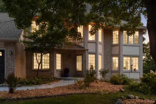 15395 Highland Bluff, Minnetonka, MN 55345