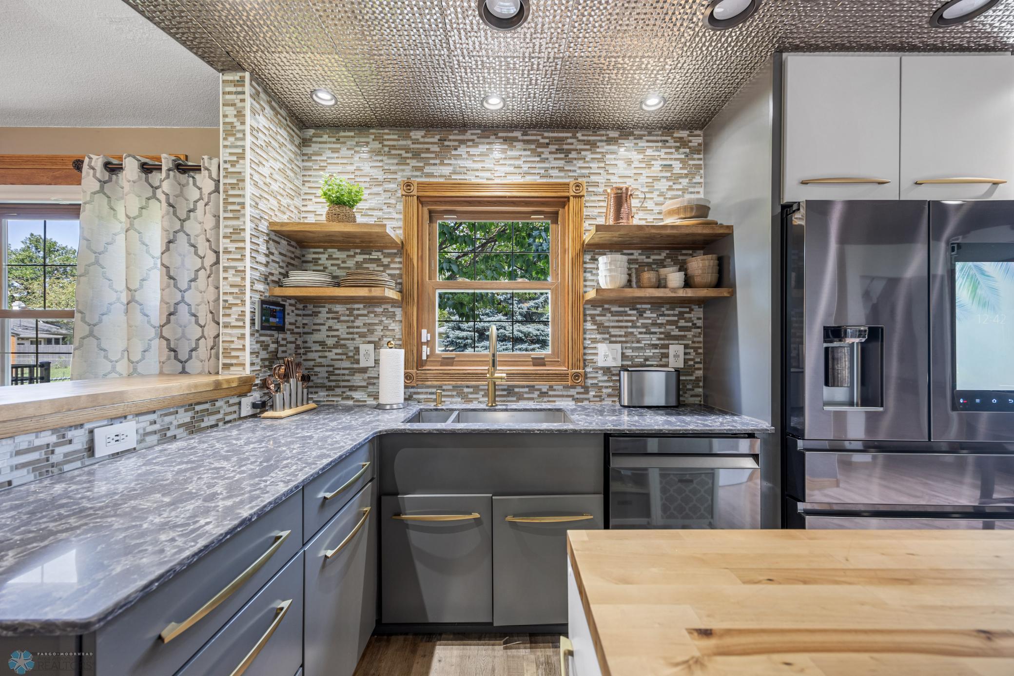 Kitchen - SS Appliances