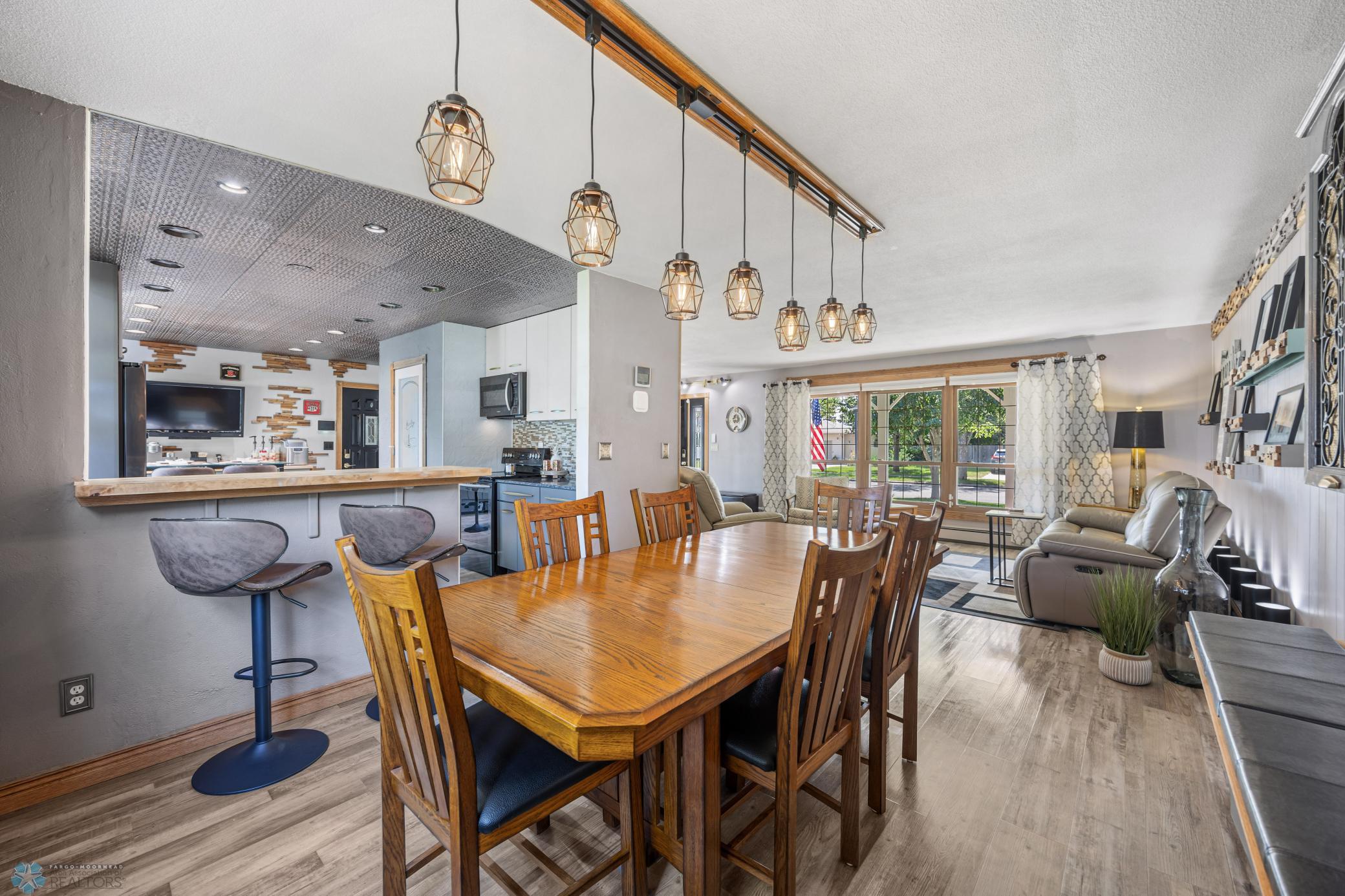 Dining Room - seats 8