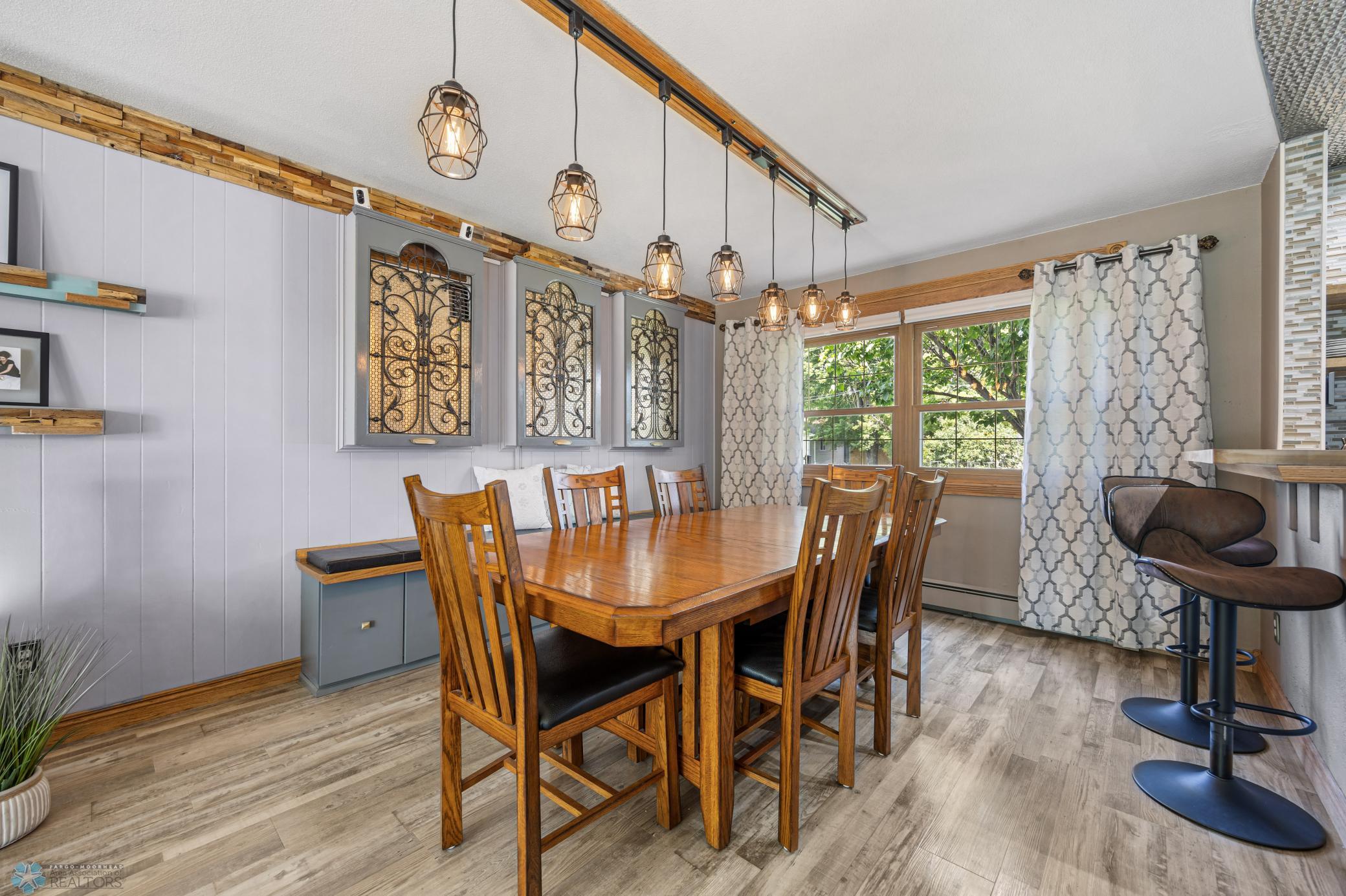 Dining Room - seats 8