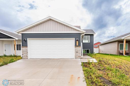6718 68 Street S, Horace, ND 58047