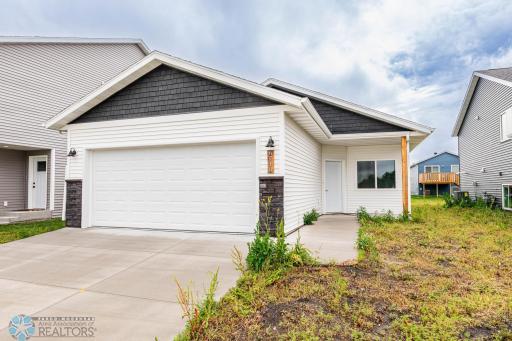 6710 68th Street S, Horace, ND 58047