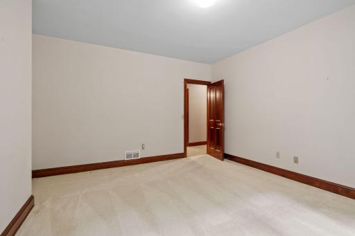 340 Ridge Circle, Wayzata, MN 55391