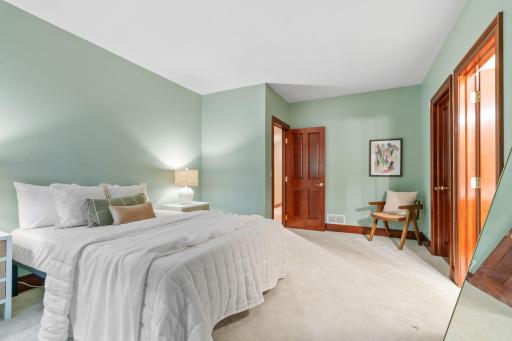 340 Ridge Circle, Wayzata, MN 55391