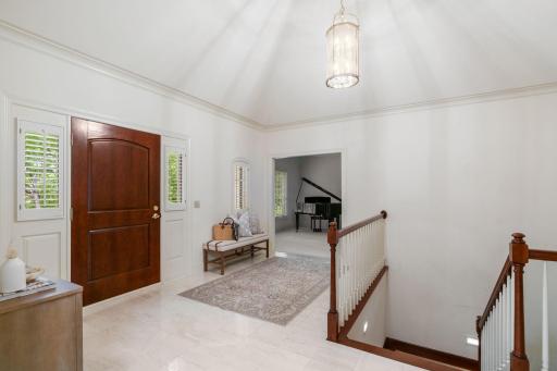 340 Ridge Circle, Wayzata, MN 55391
