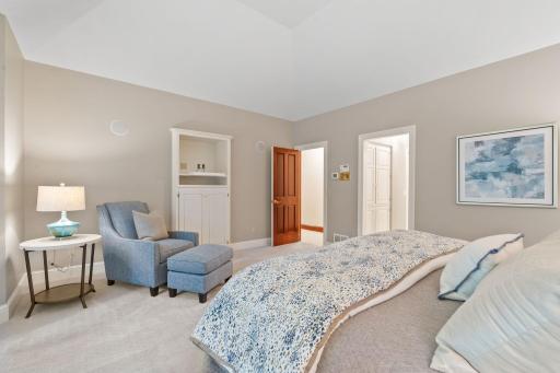340 Ridge Circle, Wayzata, MN 55391