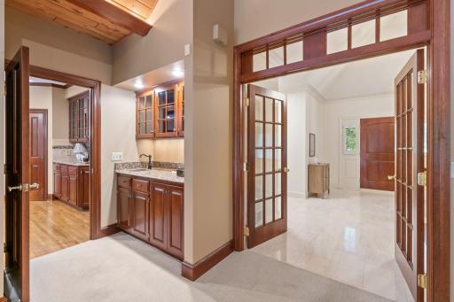 340 Ridge Circle, Wayzata, MN 55391