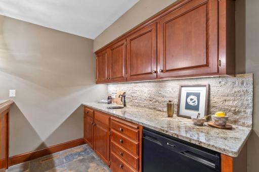 340 Ridge Circle, Wayzata, MN 55391
