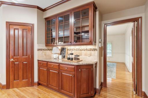 340 Ridge Circle, Wayzata, MN 55391