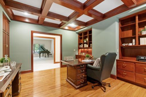 340 Ridge Circle, Wayzata, MN 55391