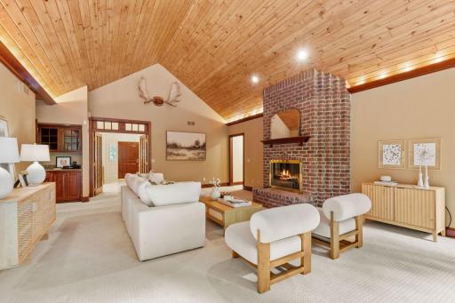 340 Ridge Circle, Wayzata, MN 55391