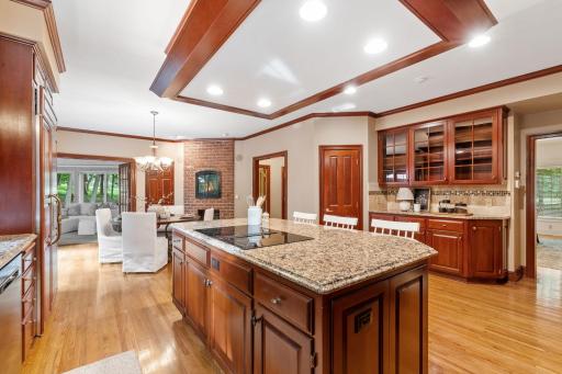 340 Ridge Circle, Wayzata, MN 55391