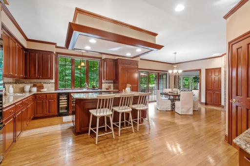 340 Ridge Circle, Wayzata, MN 55391