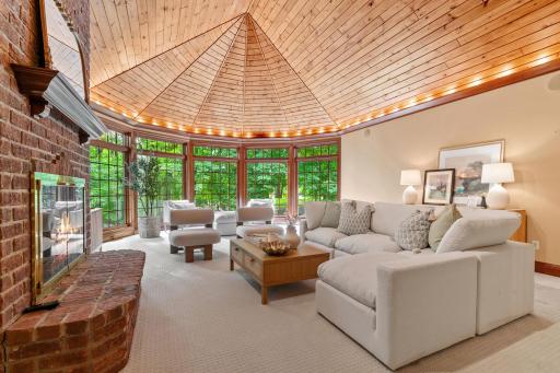 340 Ridge Circle, Wayzata, MN 55391