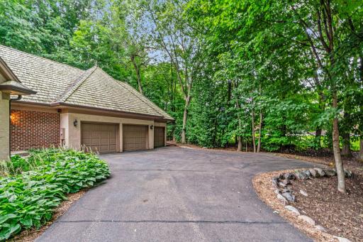 340 Ridge Circle, Wayzata, MN 55391