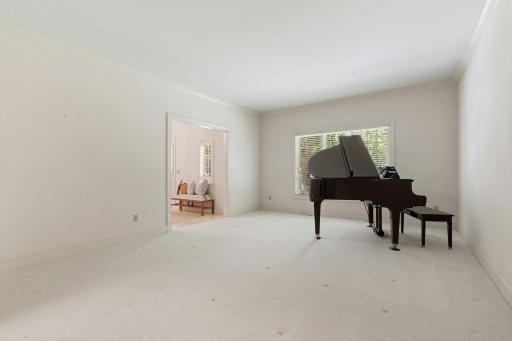 340 Ridge Circle, Wayzata, MN 55391