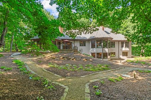 340 Ridge Circle, Wayzata, MN 55391