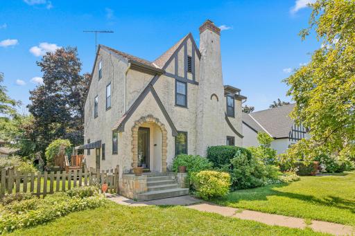 Charm galore in this 3bd/2ba home in sought after neighborhood. Create your own storybook tale while living in this home..