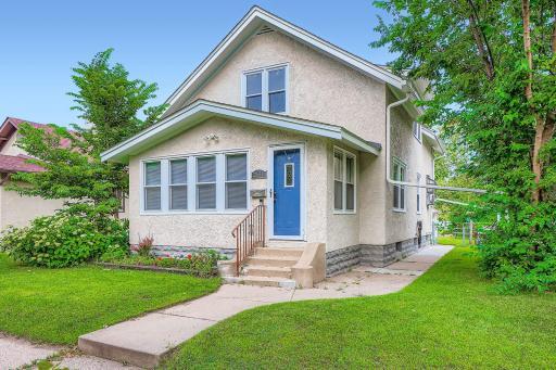2611 7th st NE - Web Quality - 001 - 01 Exterior Front.jpg