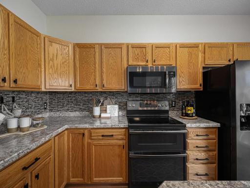 1806 111th Avenue NE, Blaine, MN 55449