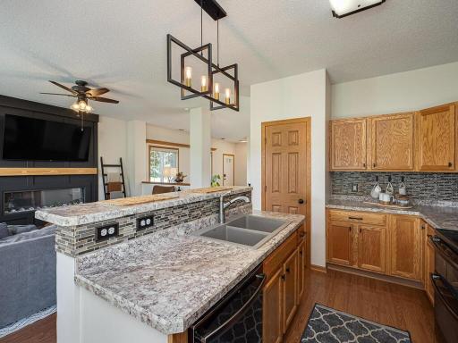 1806 111th Avenue NE, Blaine, MN 55449